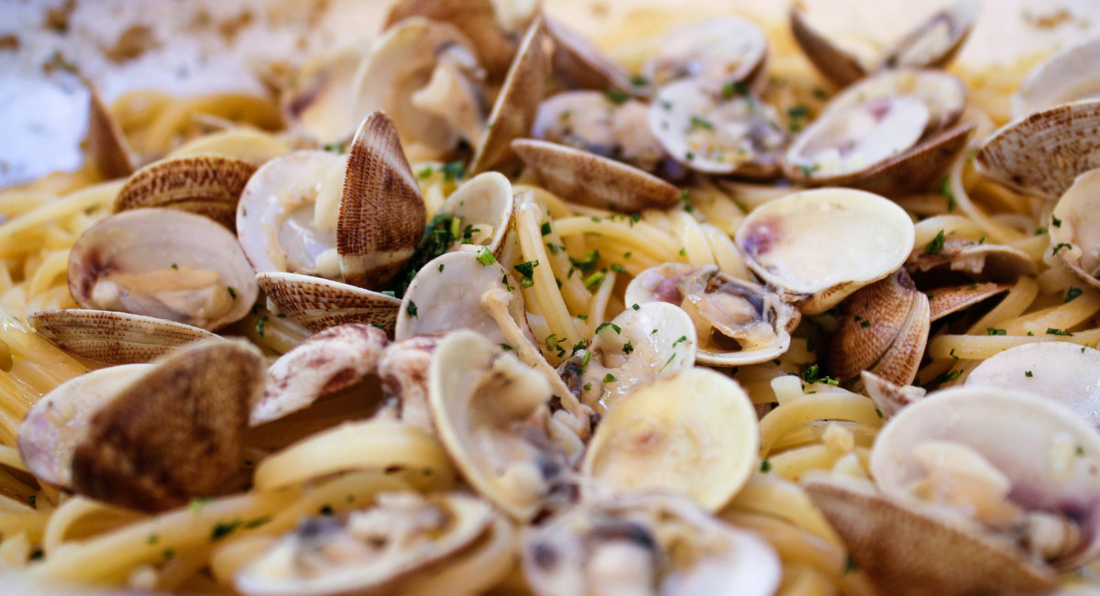 Ricette per l’estate: la pasta alle vongole